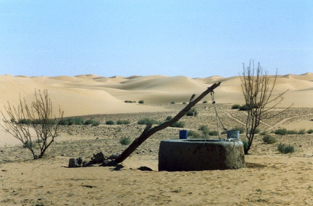 un pozzo di acqua in pieno deserto