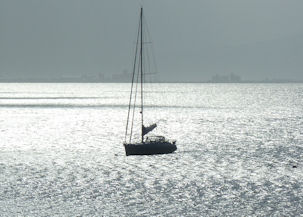 Alla boa nel golfo di Oristano di fronte alle rovine di Tharros