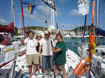 Cristina sulla sua barca dopo l'arrivo della transatlantica in solitario