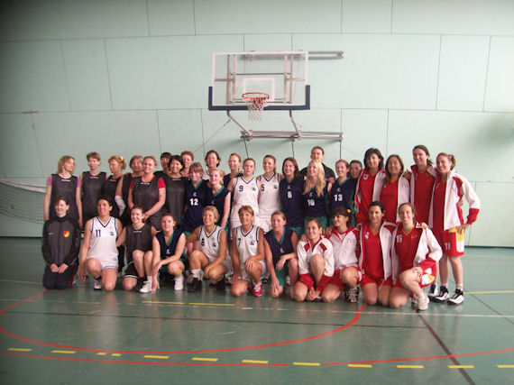 Le squadre femminili partecipanti al torneo