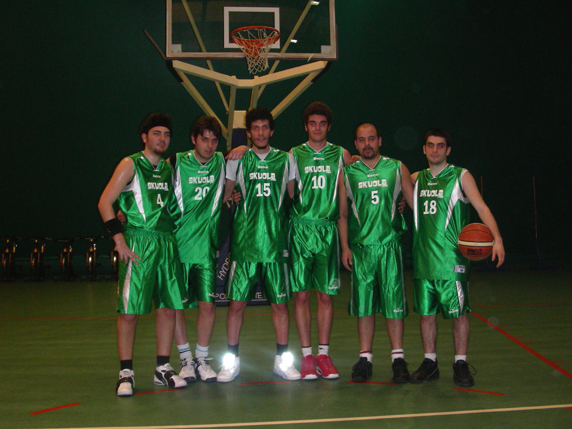 Alcuni giocatori della squadra OPEN; da sinistra Luca Cavallari, Simone Testa, il capitano Dario Dal Moro, Stefano Testa, Massimiliano Romano ed Emanuele Bertulli