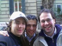 da sinistra: Riccardo da Sorrento tra Daniele e l'allenatore Marco