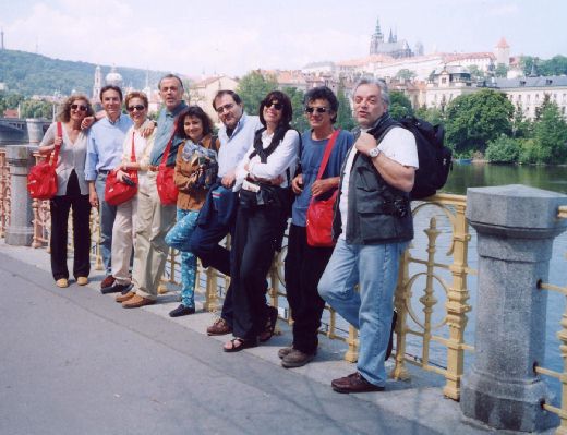 2002: il castello di Praga sullo sfondo; ma chi è il fotografo?